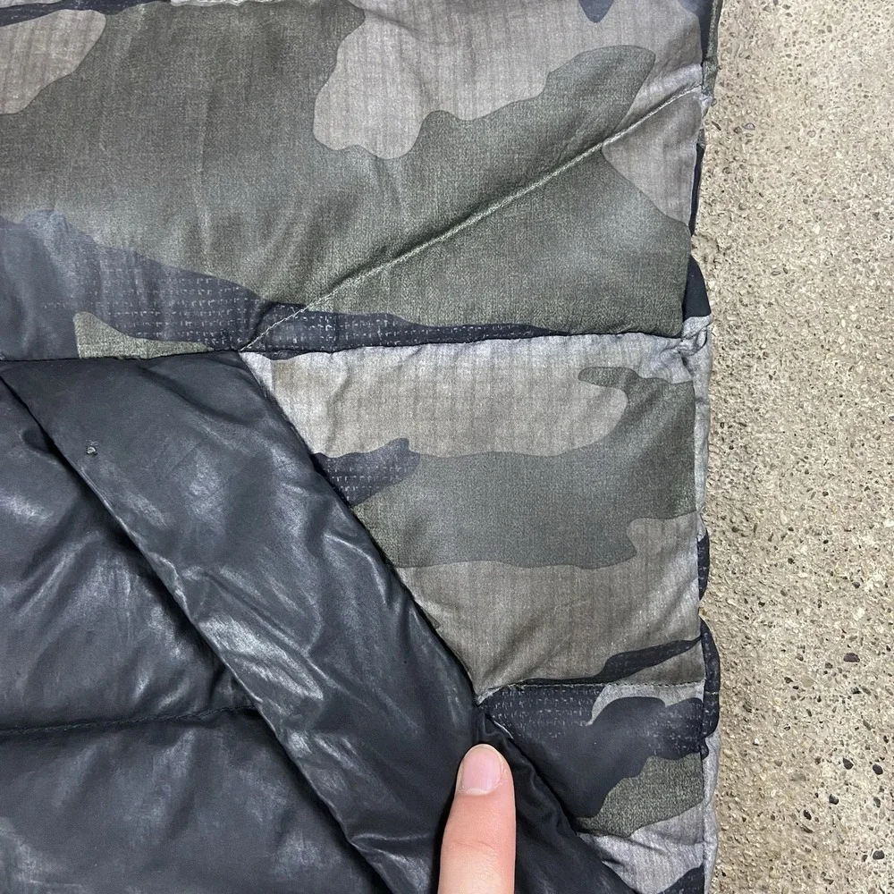 North Face 550 Puffer Vest Size Large Multicolor Camouflage Pattern Full Zip